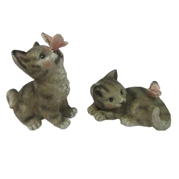Fekvő, ülő cica, lepkével, poly, szürke, barna, 4,5x3,5x5,5 cm, 2 féle
