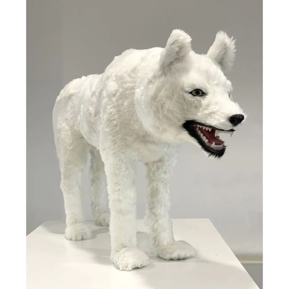 Álló farkas, műanyag és textil, fehér, 110x68 cm