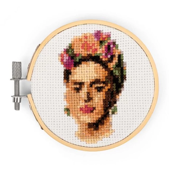 Mini keresztszemes hímzés készlet, Frida