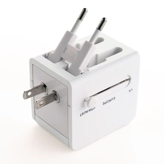 USB-A USB-C csatlakozóval rendelkező utazó hálózati adapter