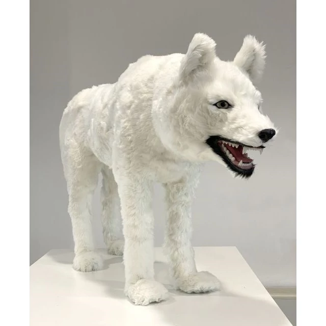 Álló farkas, műanyag és textil, fehér, 110x68 cm