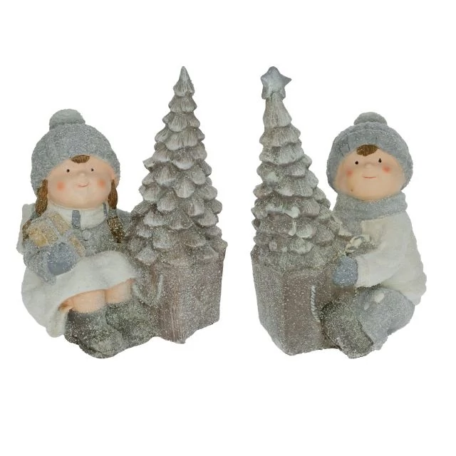Gyerek figura fenyőfával, fiú vagy lány, 31x21,5x39 cm, szürke és fehér (2 féle)
